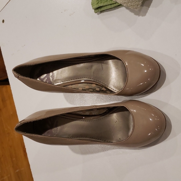 Fergalious by Fergie nude pumps - Picture 3 of 5